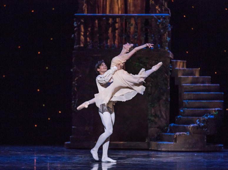 romeo-and-juliet-with-miguel-anaya-and-caitlin-valentine-ellis-photo-by-jennifer-zmuda